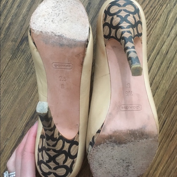 Nude leather pumps from Coach - Picture 2 of 4